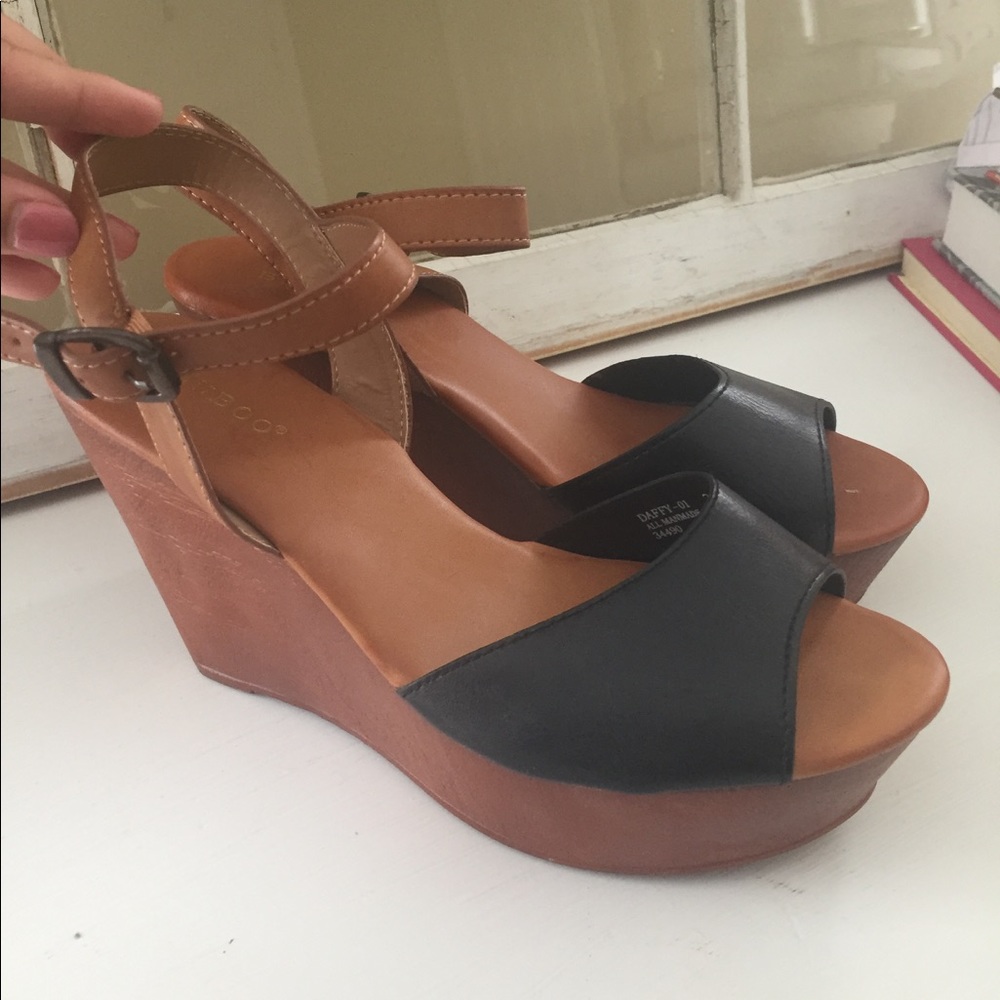 Black and Tan wedges size 7 worn once